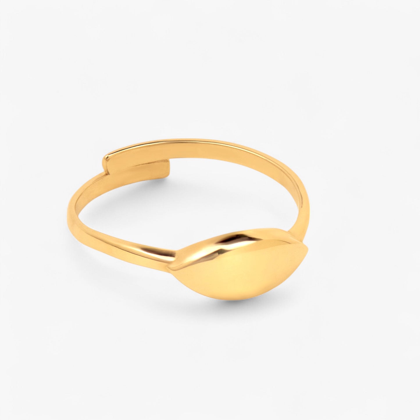 Inel aur 14k reglabil pe fundal alb Visconti Signet Gold Ring on white background