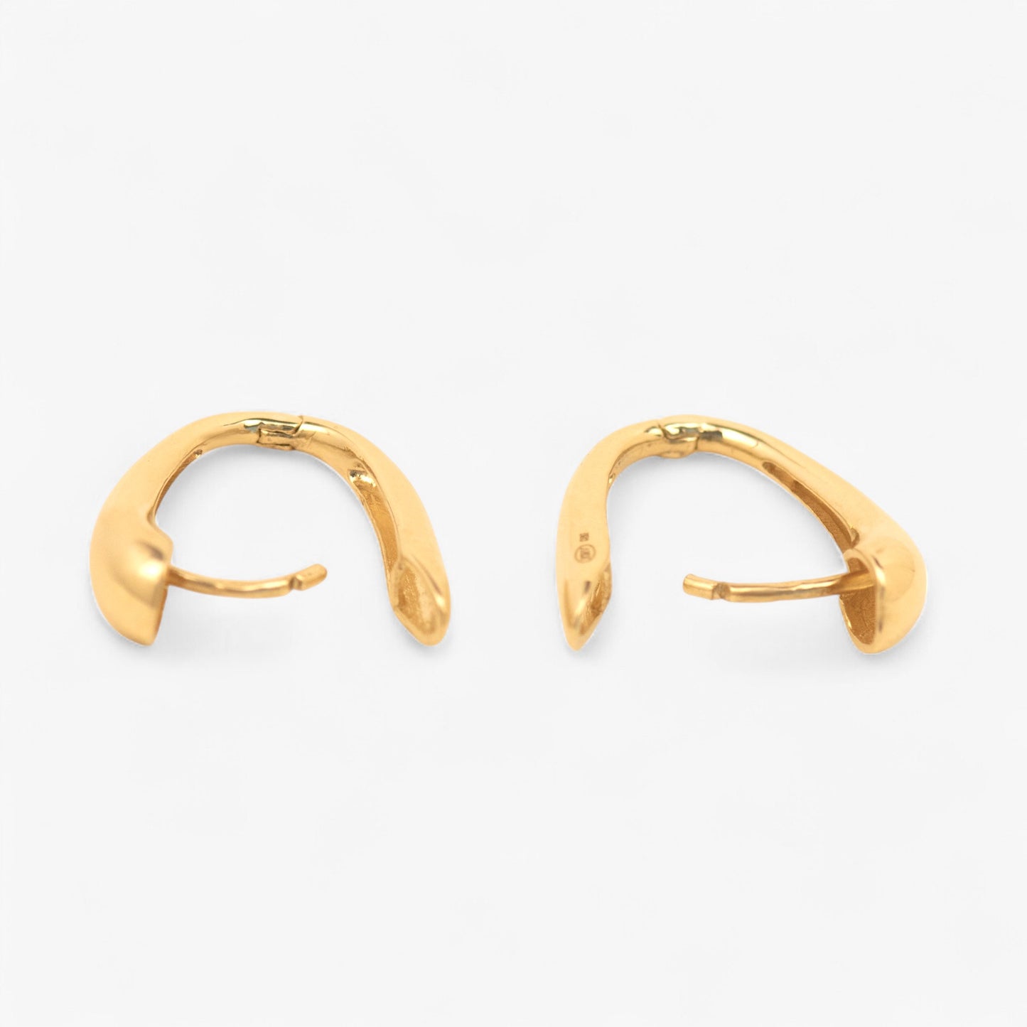 cercei din aur 14k pe fundal alb Elain Leaf solid Gold hoops Earrings