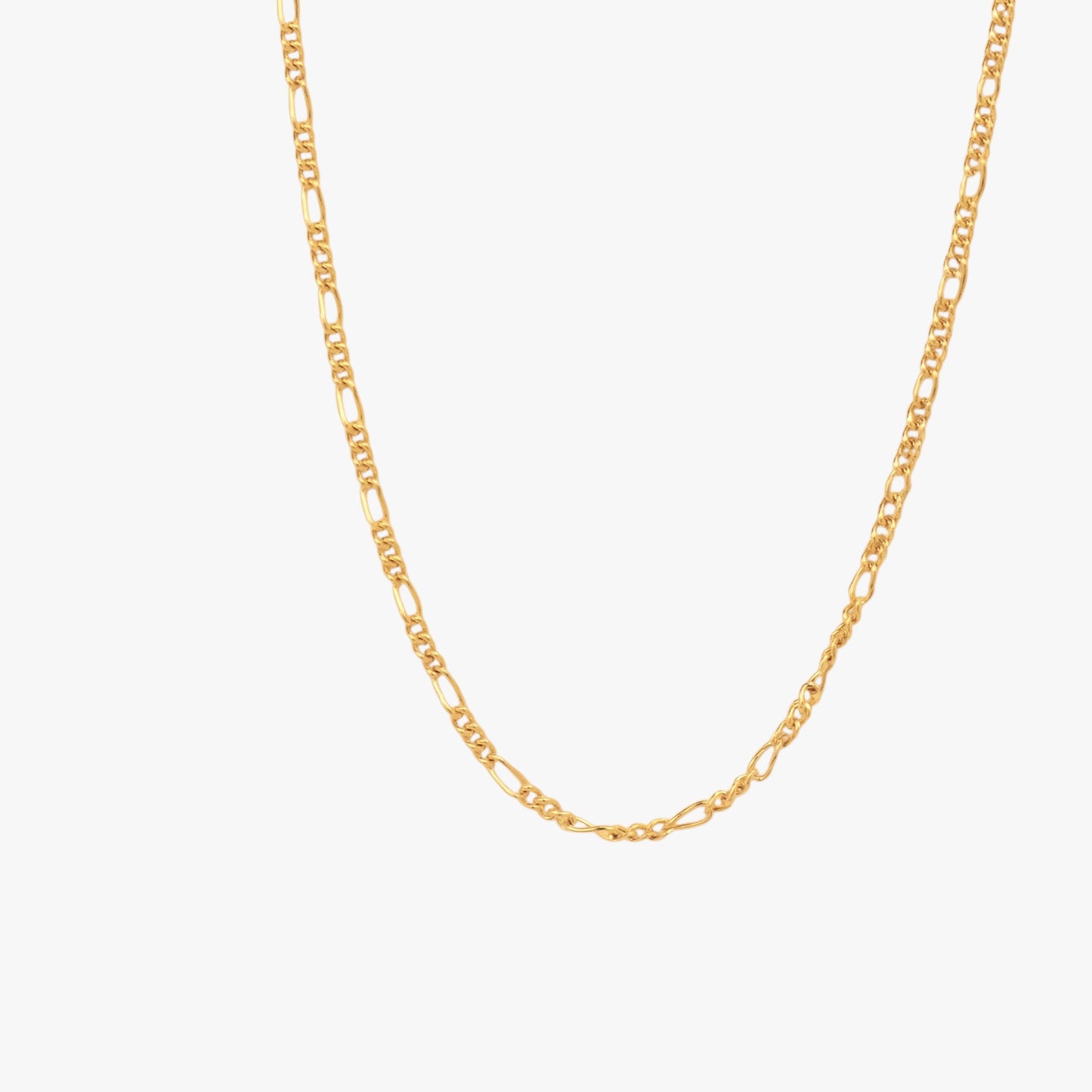Lant subtire din aur cu zale jesinia pe fundal alb, solid gold chain on white background