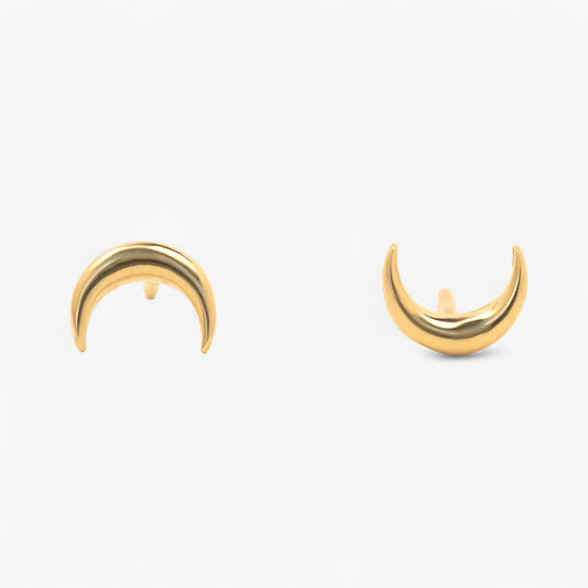 Cercei din aur 14k in forma de semiluna pe fundal alb Moon Spells solid Gold Earrings on white background