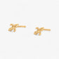 Cercei aur 14k in forma de floare de crin pe fundal alb Sylina Glimpse solid Gold fleur-de-lis earrings on a white background
